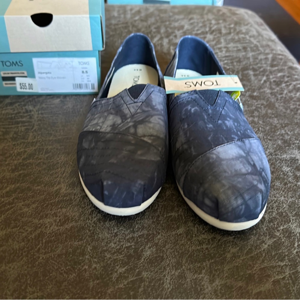 Toms tie dye size 7.5 and 8.5 brand new in box